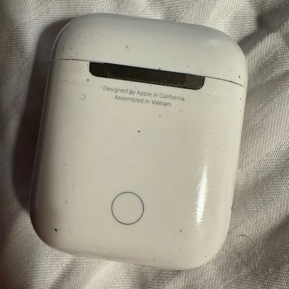 Apple White Wireless Earbuds
